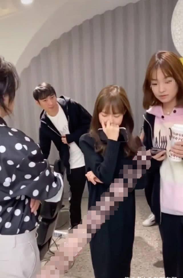 娱乐名人爆料网红是谁呀,娱乐名人爆料,网红身份成焦点 第3张 娱乐名人爆料网红是谁呀,娱乐名人爆料,网红身份成焦点 第3张